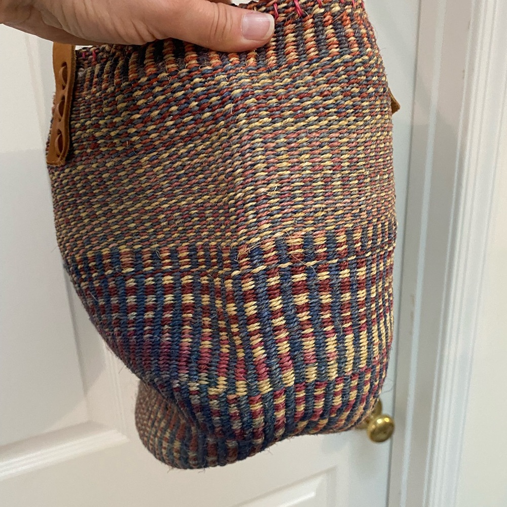 Handwoven Vintage Multi-Color African Sisal Market Tote w Tan Shoulder Straps - Picture 5 of 10
